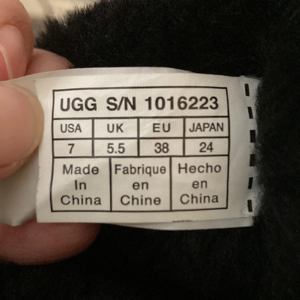Ugg Classic Short II Black Size 7